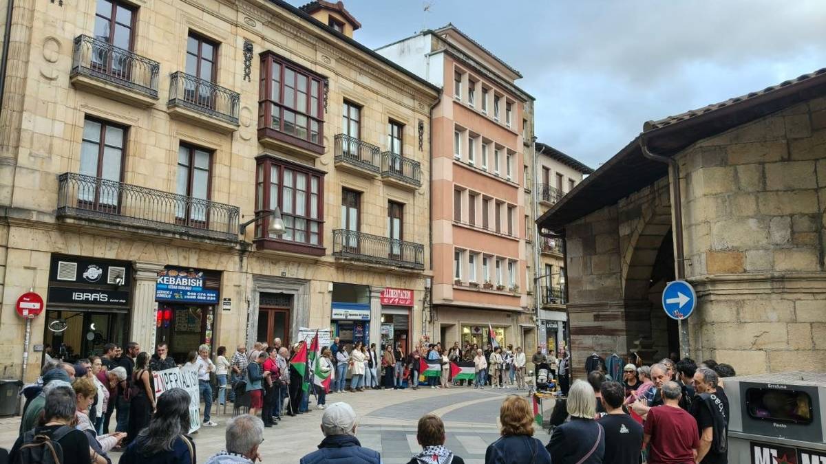 Gazarako ontzidiak jasandako erasoa salatu dute Durangon