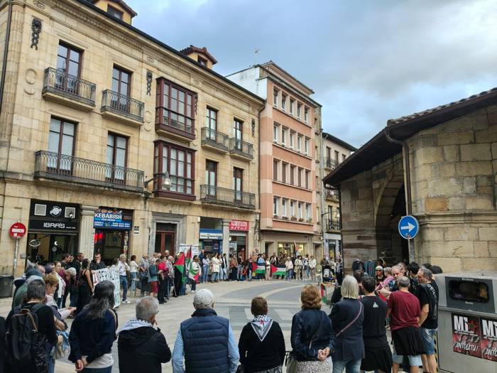Gazarako ontzidiak jasandako erasoa salatu dute Durangon