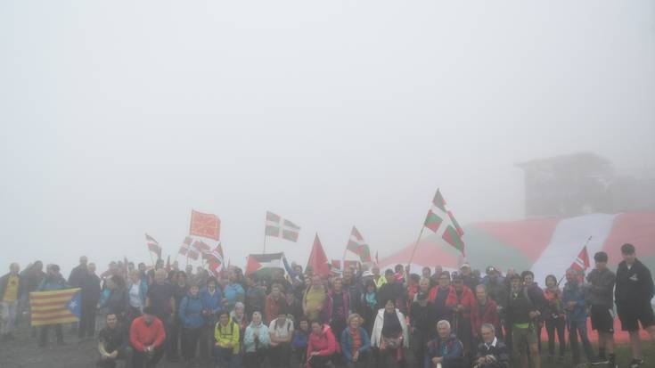 [ARGAZKI GALERIA] Gure Eskuk mobilizaziorako deia egin du Deiadar Mendietatik