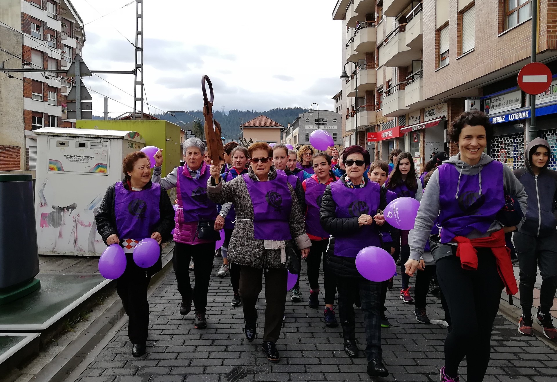 Ikuspegi desberdina eskaintzen duten elkarte biren eta 30 bat urte dituen udal sailaren batuketa