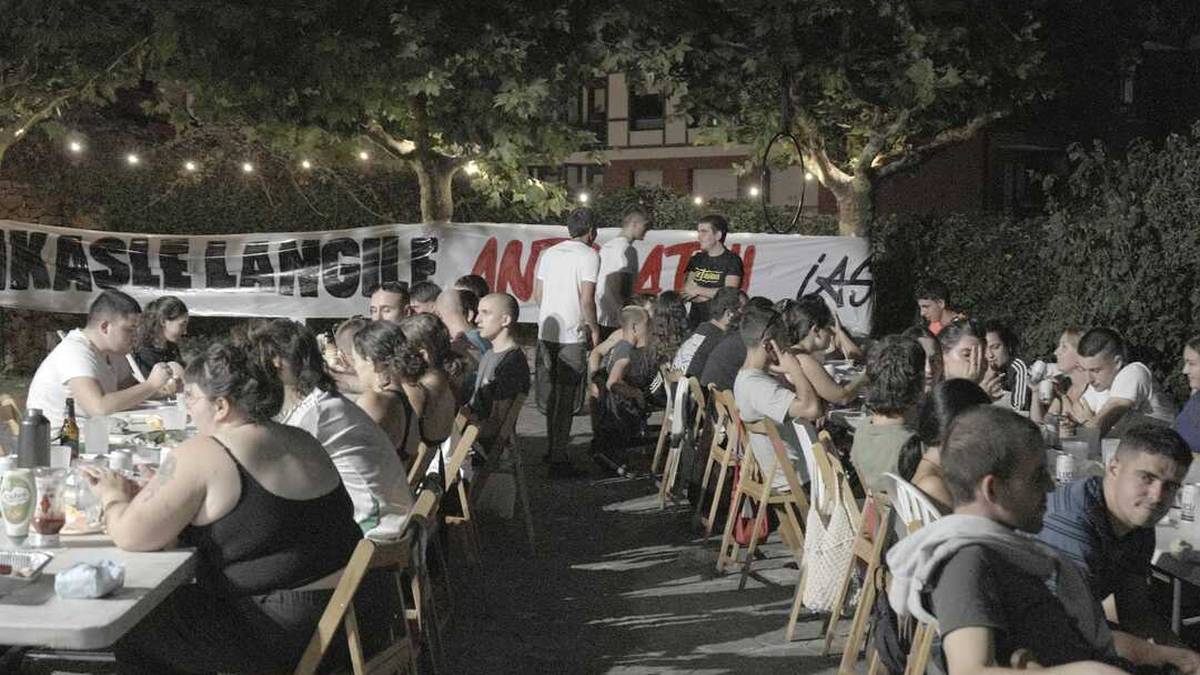 [ARGAZKI GALERIA]: Durangaldeko gazte sozialisten martxa, iruditan