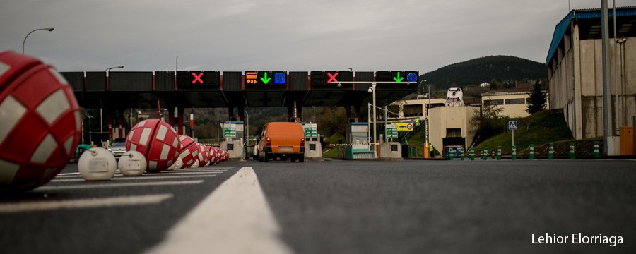 Pertsona bat Galdakaoko Ospitalera eraman dute A8an istripua izan eta gero