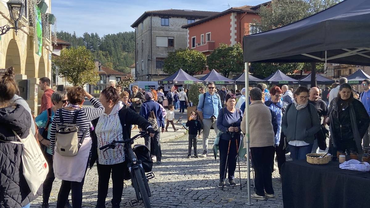 [ARGAZKI GALERIA]: "Abadiñoko azoka ohiturazko eguna bihurtu da herritarren agendan"