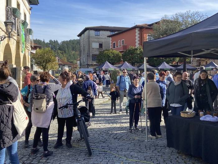 [ARGAZKI GALERIA]: "Abadiñoko azoka ohiturazko eguna bihurtu da herritarren agendan"
