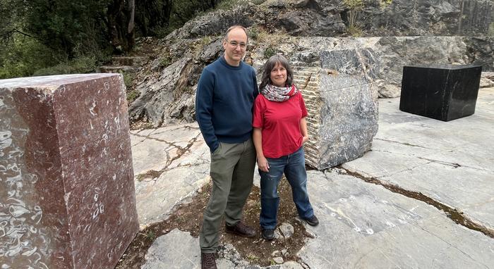 Mañariko grisa, Markinako beltza eta Ereñoko gorria: Bizkaiko hiru harri famatuk osatzen dute Angurretako obra berria