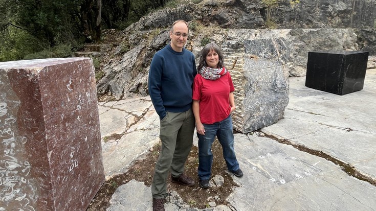 Mañariko grisa, Markinako beltza eta Ereñoko gorria: Bizkaiko hiru harri famatuk osatzen dute Angurretako obra berria