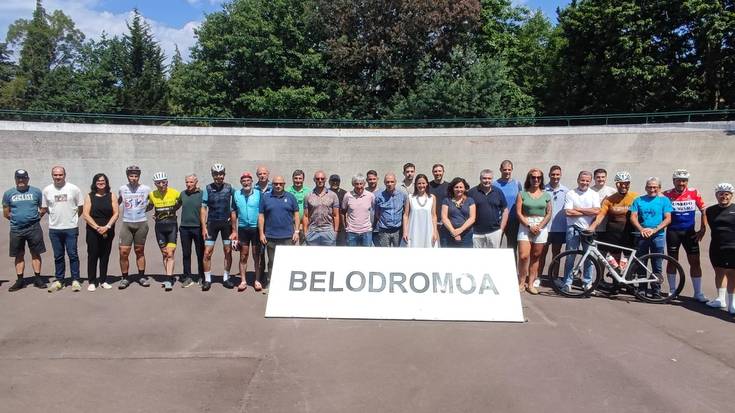 Durangaldeko EAJk belodromoaren estaltzea "berehala" hastea eskatu du, txirrindularitza munduko hainbat aurpegi ezagunek babestuta