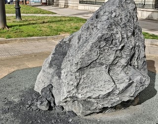 Herriaren Eskubideak Kurutziagako monolitoaren aurkako eraso bandalikoa gaitzetsi du