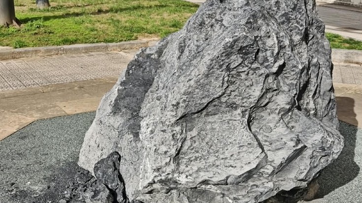 Herriaren Eskubideak Kurutziagako monolitoaren aurkako eraso bandalikoa gaitzetsi du