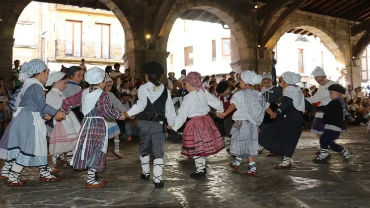 Umeen Euskal Jaia ospatuko dute domekan Durangon