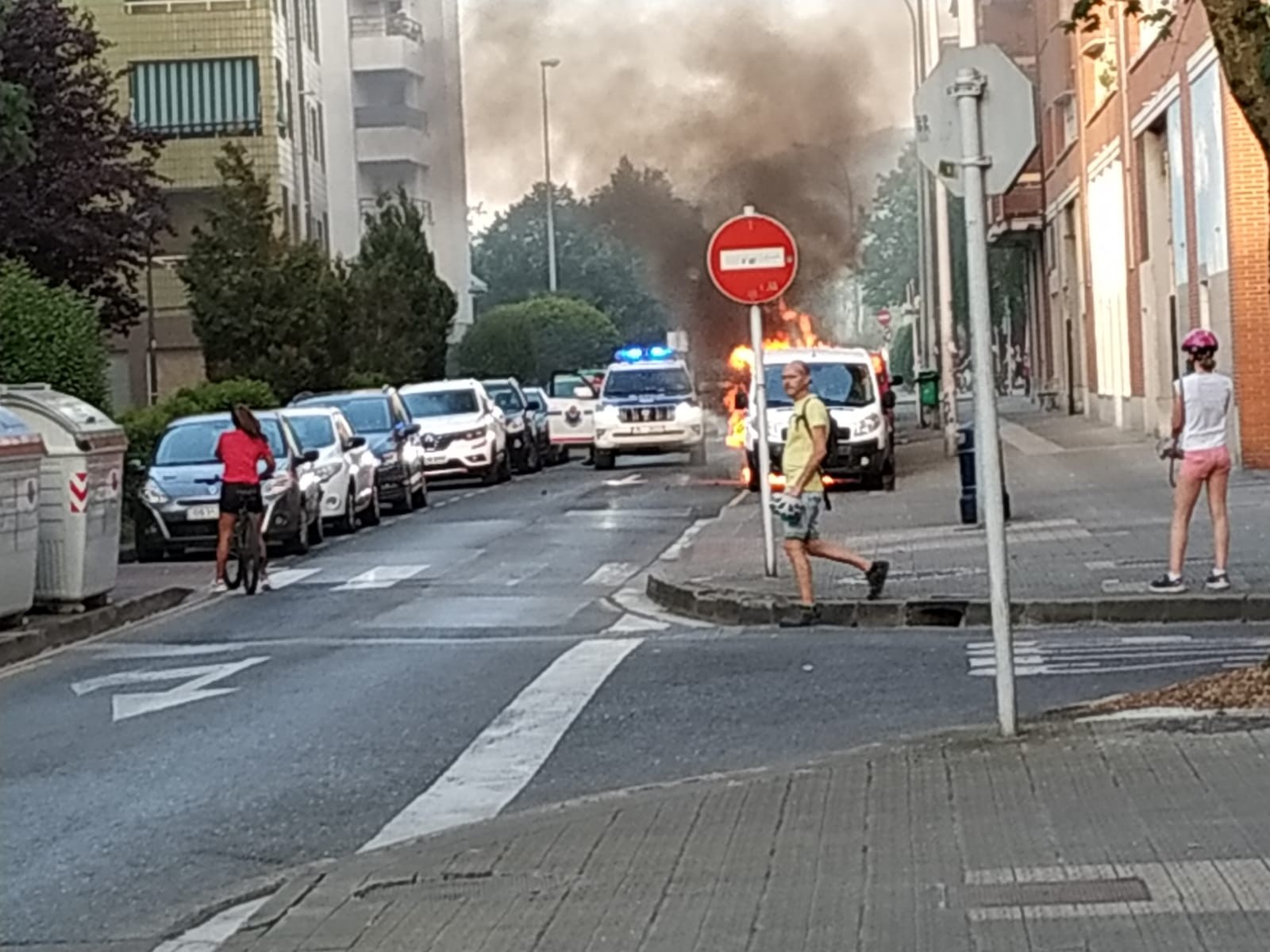 Auto batek su hartu du Durangoko Gallanda kalean