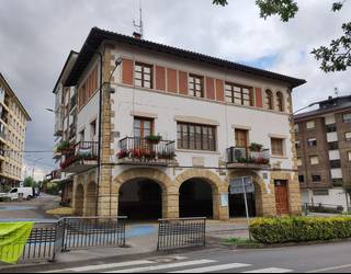 Frontoiko aldagela berriak egitea da inbertsio bat Atxondoko Udalak 2026ra begira onartutako aurrekontuetan