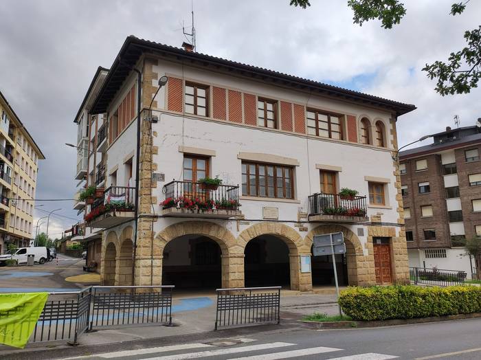 Frontoiko aldagela berriak egitea da inbertsio bat Atxondoko Udalak 2026ra begira onartutako aurrekontuetan