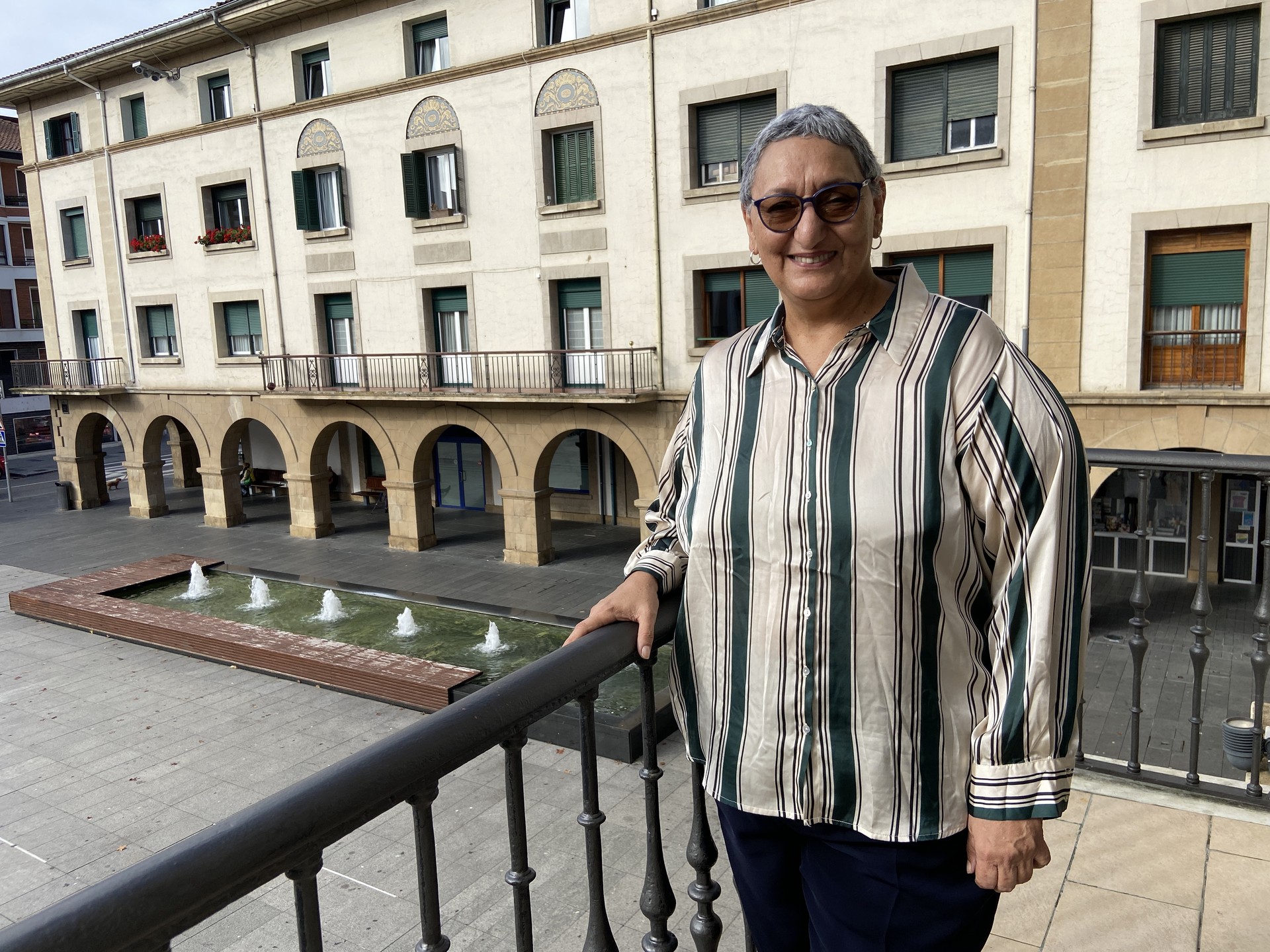 "Militarrei edo politikariei beharrezkoa dena baino botere gehiago ematean, El Salvadorrekoa moduko egoerak sortzen dira"