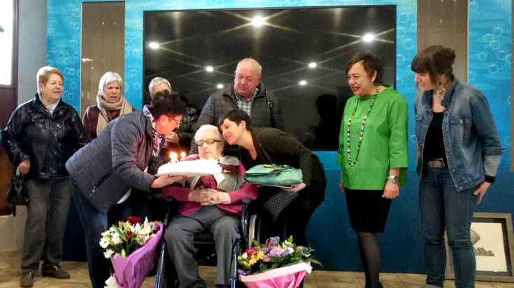 100 urte bete ditu gaur Francisca Ziarrustak