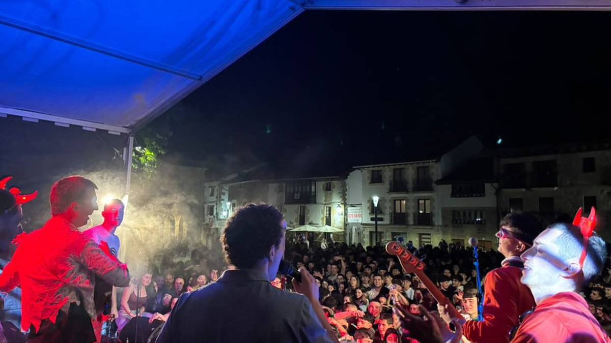 [ARGAZKI GALERIA] Otxandioko Gaztetxearen 25. urteurrena ospatu dute