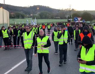 [BIDEOA]: Errepideetako trafiko mozketekin, martxan dago greba orokorra