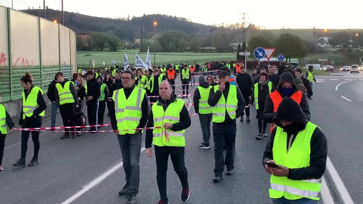 [BIDEOA]: Errepideetako trafiko mozketekin, martxan dago greba orokorra