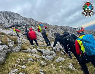 Lau mendizale erreskatatu dituzte Anboton, haizeagaz ez aurrera ez atzera gelditu ostean