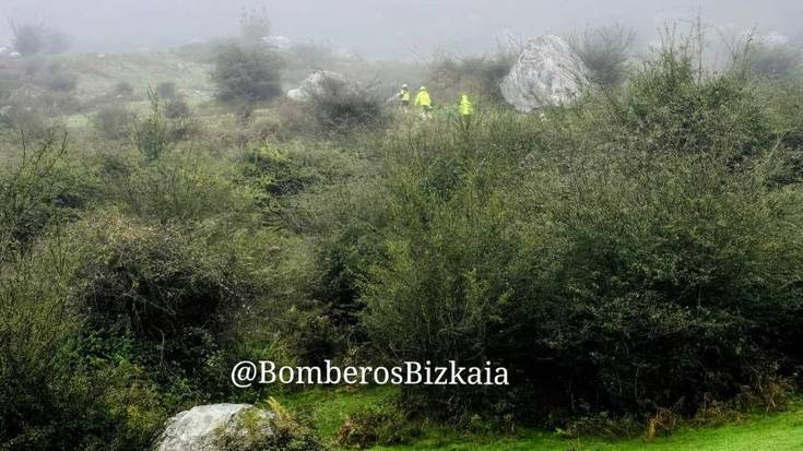 Anboto mendian zebiltzala behelainoagatik galdu diren mendizale bi erreskatatu dituzte