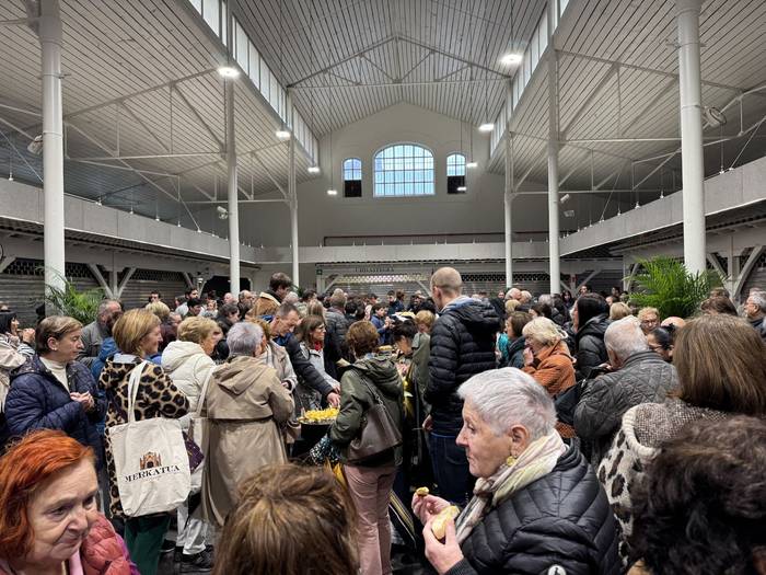 Bisita informatiboa Durangoko merkatuan postu bat zabaldu guran dabiltzanentzat