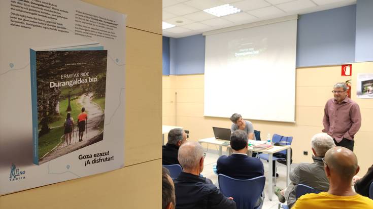 Alpino Tabirak bederatzi ibilbide jasotzen dituen 'Ermitak bide, Durangaldean bizi' liburua aurkeztu du