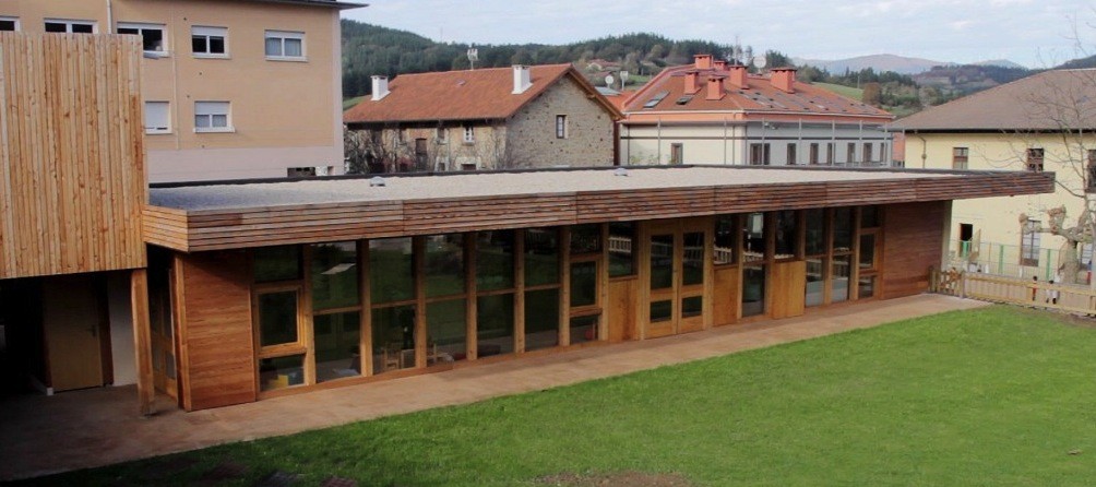Txintxirri ikastolak lastozko moduluekin egindako haurreskola du 2015az geroztik 
