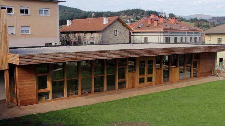 Txintxirri ikastolak lastozko moduluekin egindako haurreskola du 2015az geroztik 