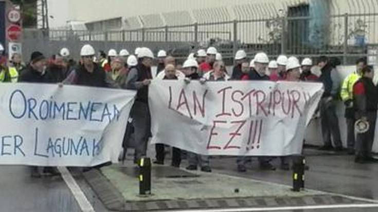 Bihotzekoak jota Layden hildako beharginaren oroimenez kontzentrazioa egin dute