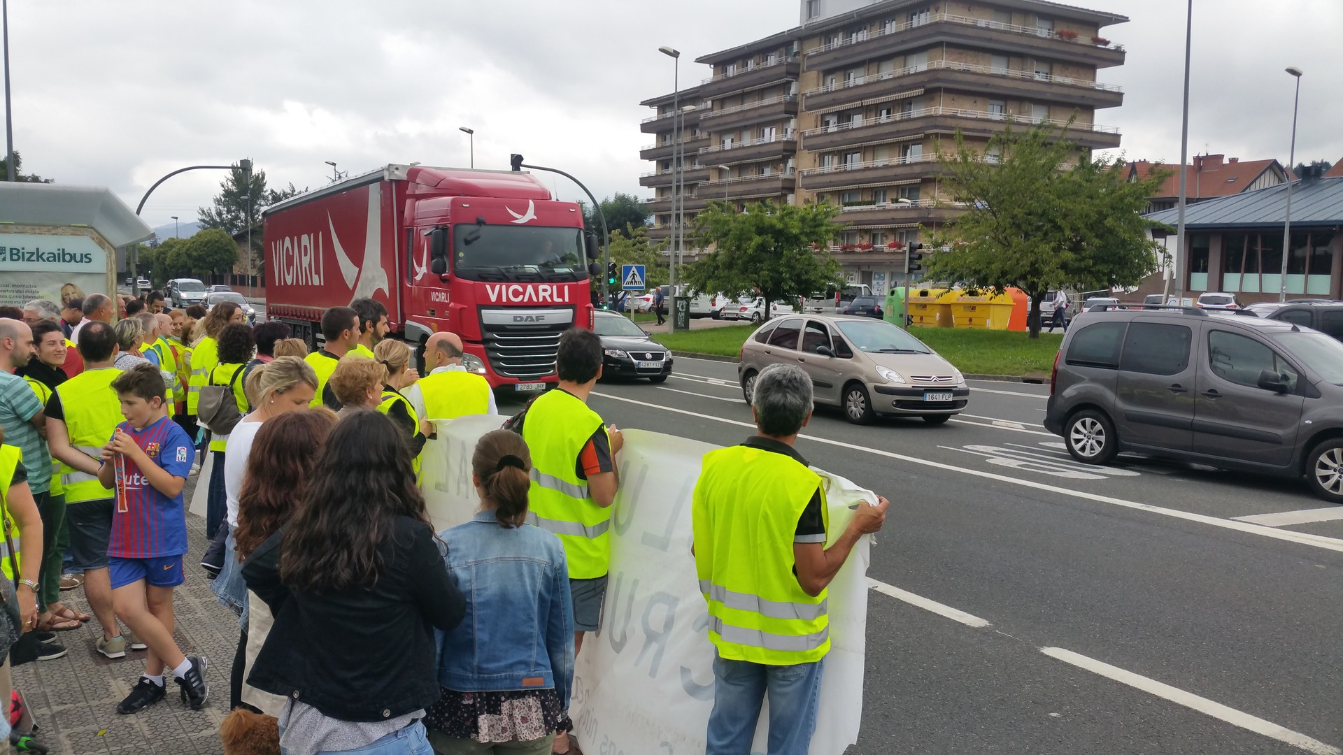 Batzarra deitu du Muntsaratzeko auzotar taldeak datozen mobilizazioak adosteko