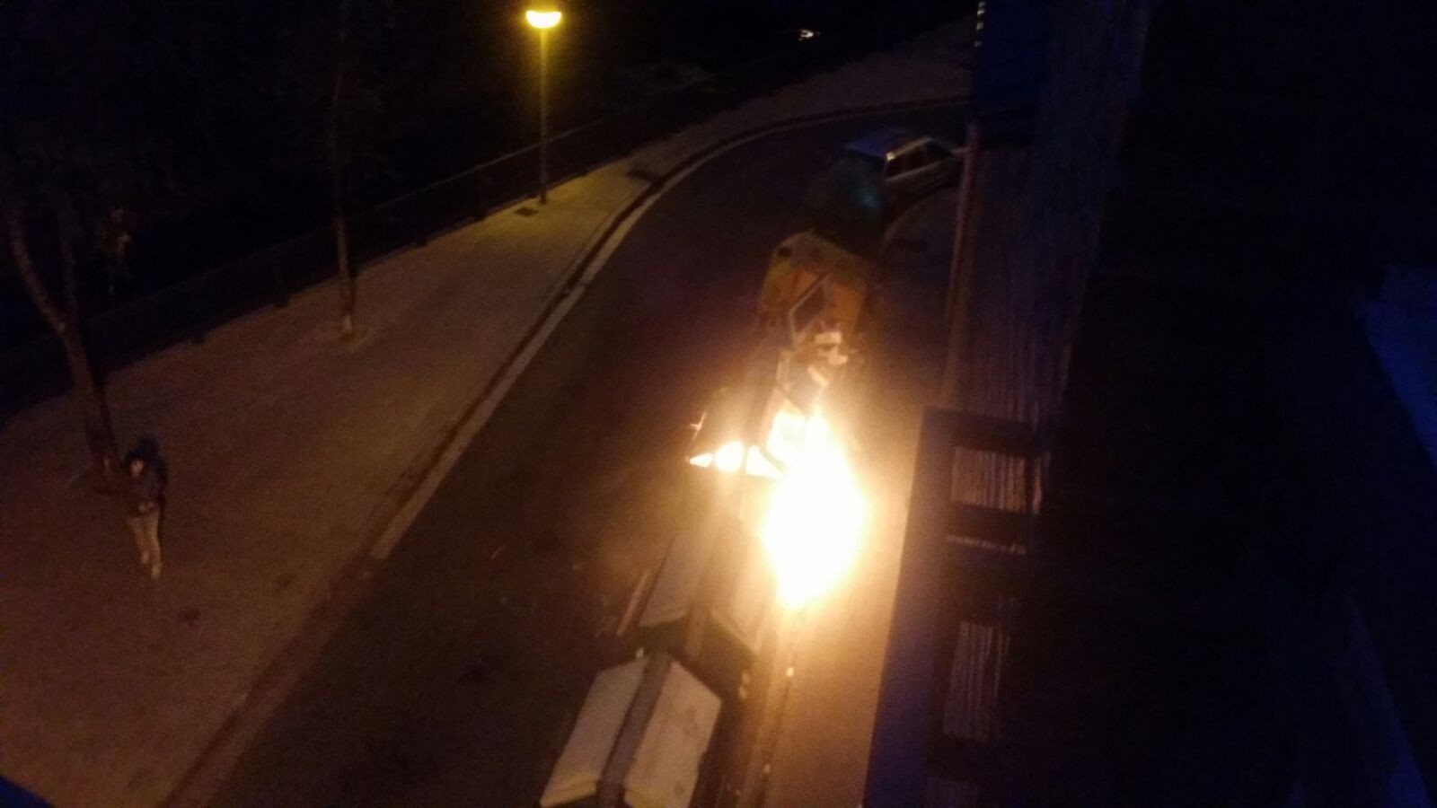 Bi kontenedorek su hartu dute Durangon