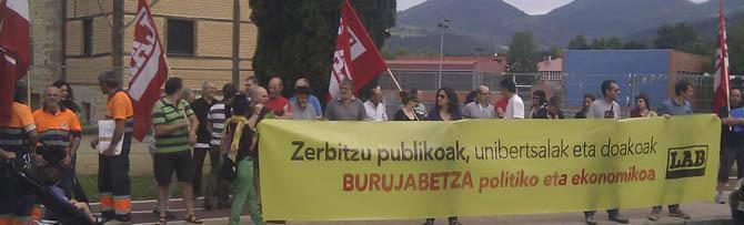 LABek kalitatezko zerbitzu publikoak eskatu ditu