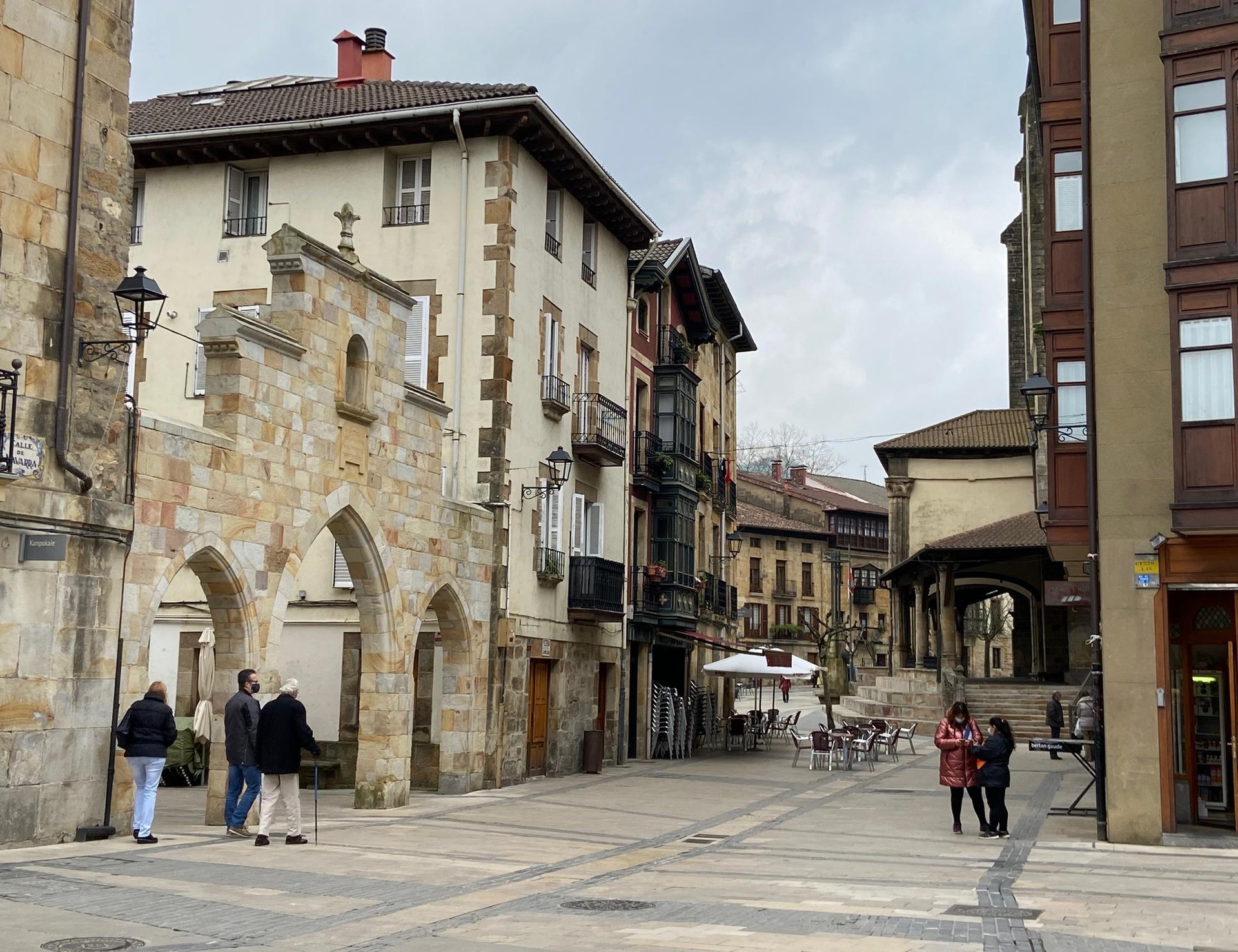 Turismo Bulegoak bisita gidatuak antolatu ditu Elorrioko auzo batzutatik