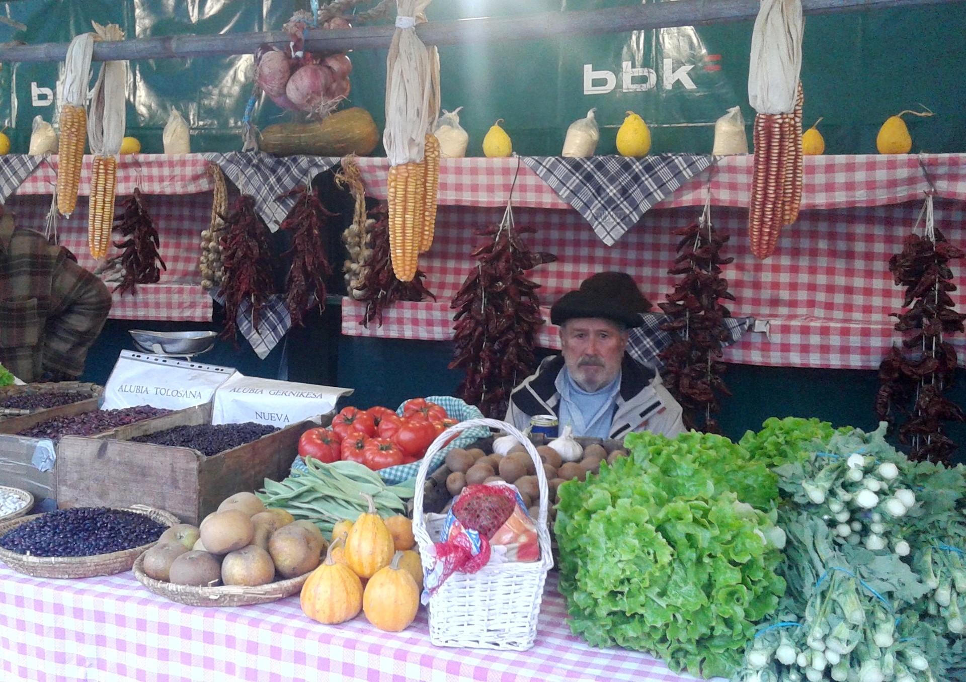 Nekazarien, abeltzainen eta artisauen lana, San Blasetako azokaren oinarri
