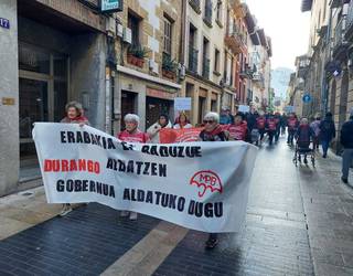 [ARGAZKI GALERIA]: Pentsioak gutxieneko soldatarekin parekatzea lortu gura dute aurten