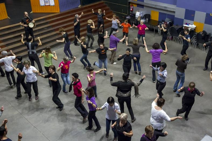 Dantzaldi ibiltaria Aiko taldeko kideen eskutik