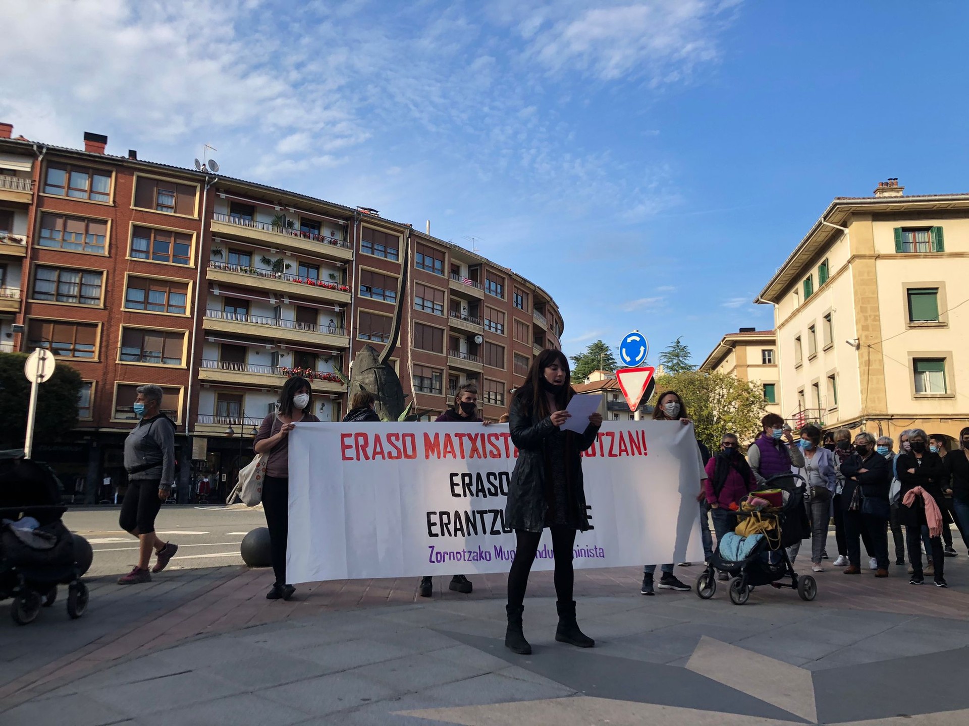 "Pandemia matxista" salatzeko elkarretaratzea egin dute Zornotzan