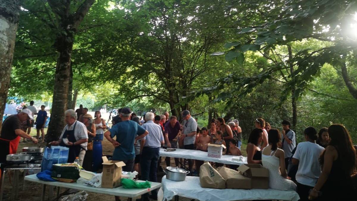 Bero handiak ez du jai giroa eragotzi Izurtzako Aste Kulturalean
