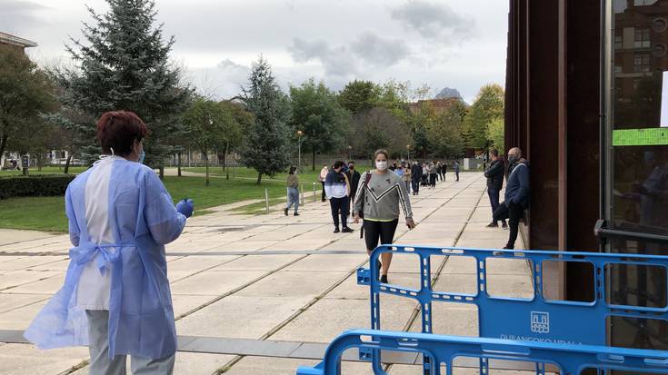 PCR probak egiteko gaurko hitzordu guztiak agortu dira Durangon