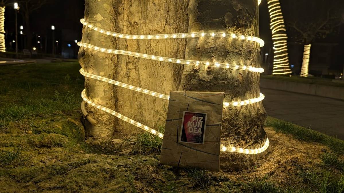 [ARGAZKI GALERIA]: Euskarazko liburuak Abadiñoko kaleetan, Pizkundera joatera deitzeko