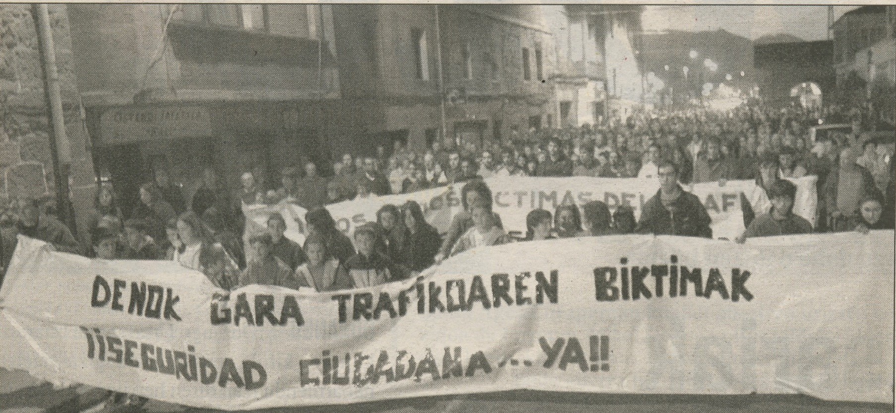Manifestazioa Abadiñon, errepideko arriskuagatik