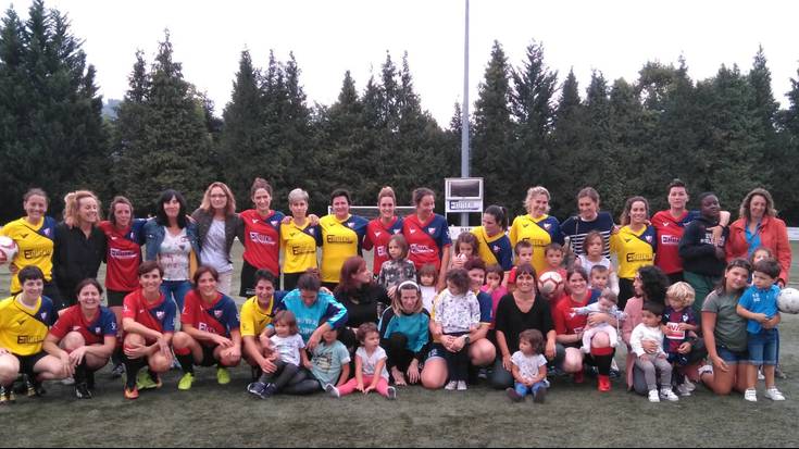 Berrizko futbol taldea osatu zuten emakumeak eguaztenero entrenatzen hasi dira berriro