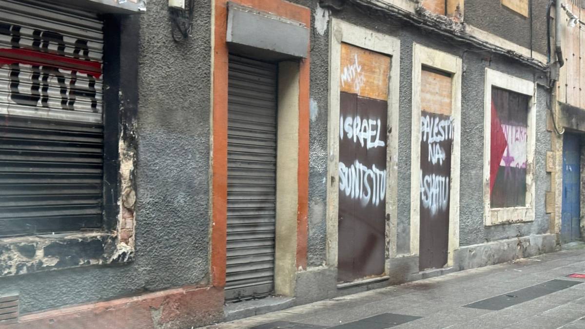 Zornotzako Udalak joan den eguaztenean azaldutako pintadak eta kartelak gaitzetsi ditu