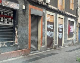 Zornotzako Udalak joan den eguaztenean azaldutako pintadak eta kartelak gaitzetsi ditu