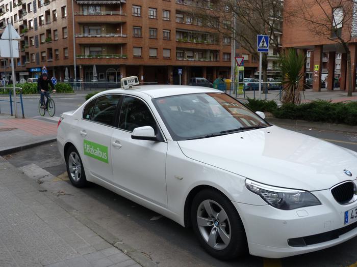 Garaiko Udala ez da pozik geratu autobusaren ordez taxia ipintzean