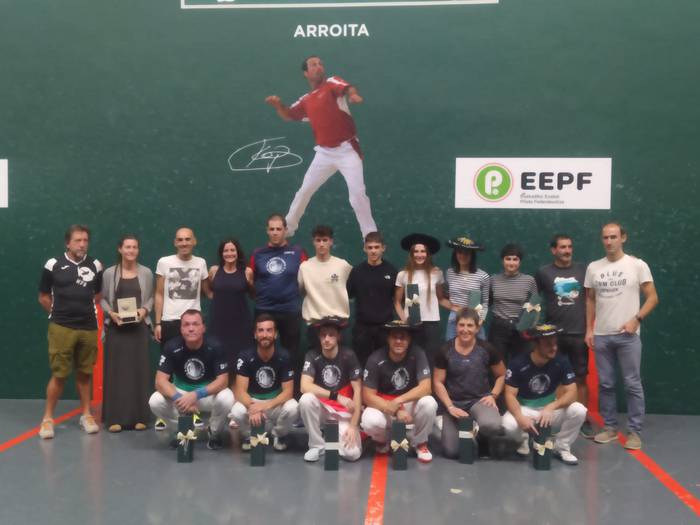 Inhar Ugarte buruz buruko txapeldun eta Espinal-Gorostiaga eta Larrarte-Mutuberria bikoteak binaka, Kepa Arroitajauregiren oroimenezko txapelketan