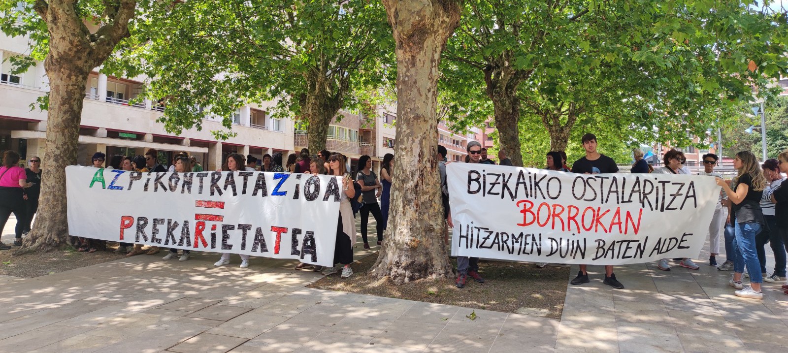 Ostalaritzako "hitzarmen duin baten alde" kontzentrazioa egin dute Durangon