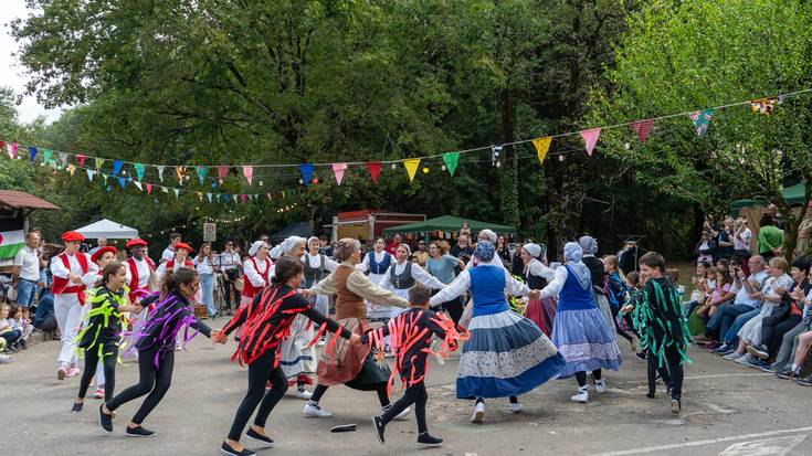 [ARGAZKI GALERIA]: Gertufest jaialdiak arteaz eta kulturaz jantzi du Izurtza