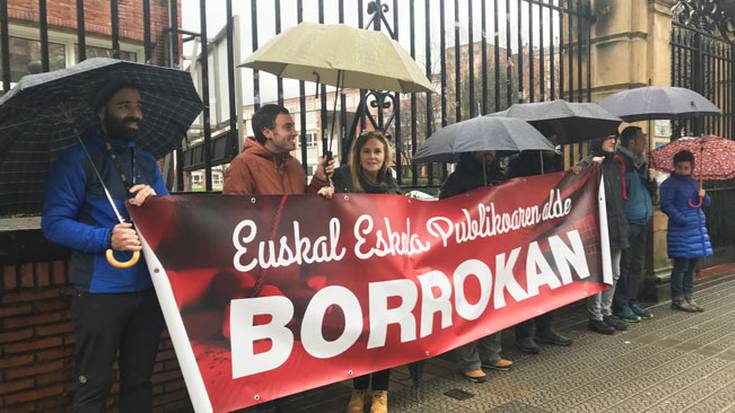 Hezkuntza publikoko irakasleek protestekin jarraitzen dute