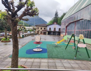 Izurtzako jolas parkeko txintxaunak herritarren artean zozkatu dituzte